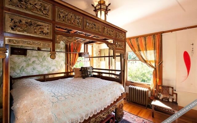 Darling House B & B