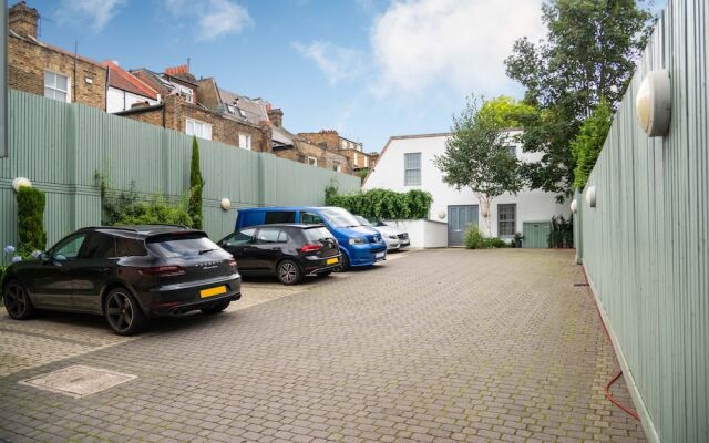 Trendy Queens Park Home Close to Hampstead by Underthedoormat