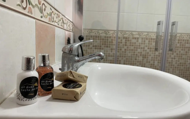 Casa Paquita con Piscina Privada en Maro By At Hom