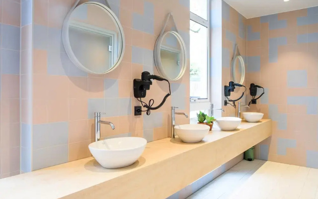 The Green Elephant Hostel & Spa