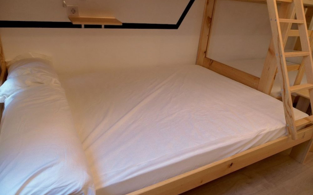 Guitar Hostel