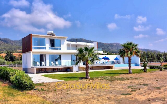 "blue - Beach Front Spectacular Villa Sleeps 10"