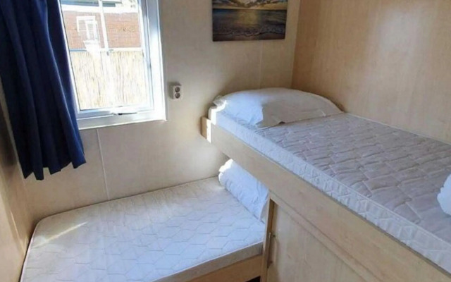 Charming Chalet in Goedereede with Open Area