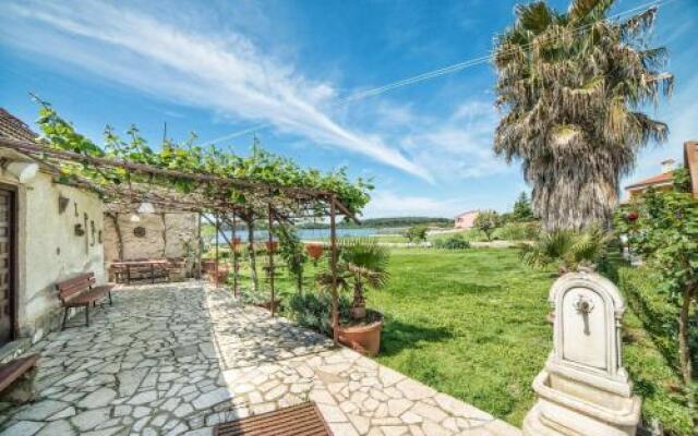 Apartments and Rooms Ana Pomer 217