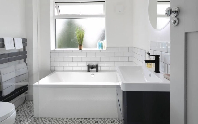 ✰OnPoint- MASSIVE House, PERFECT Location-Parking✰