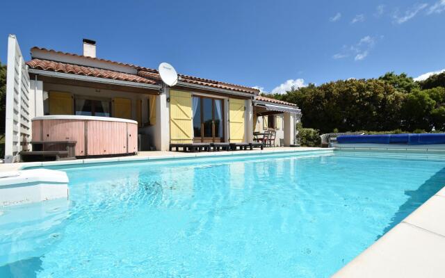 Lush villa in Vélieux with private heated swimming pool