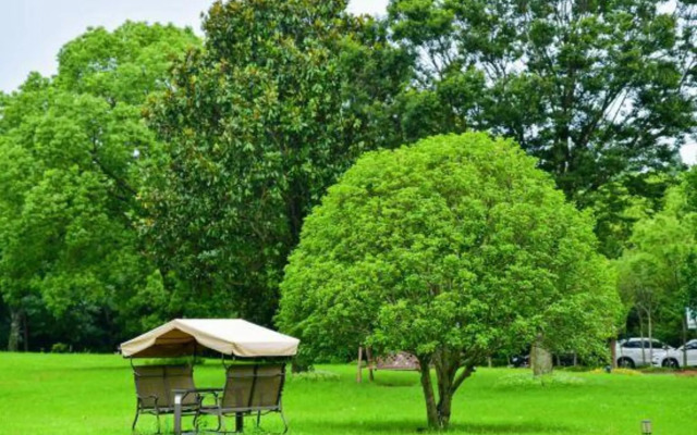 Mingzhu Lake Resort
