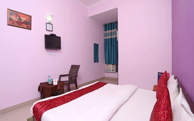 OYO 12784 Hotel Roomers