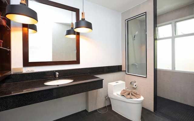 3BR Pool Villa Prima Near NaiHarn Beach