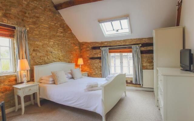 White Hart House, BURFORD
