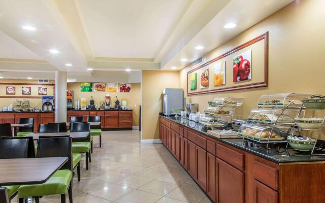 Quality Inn & Suites Middletown - Newport