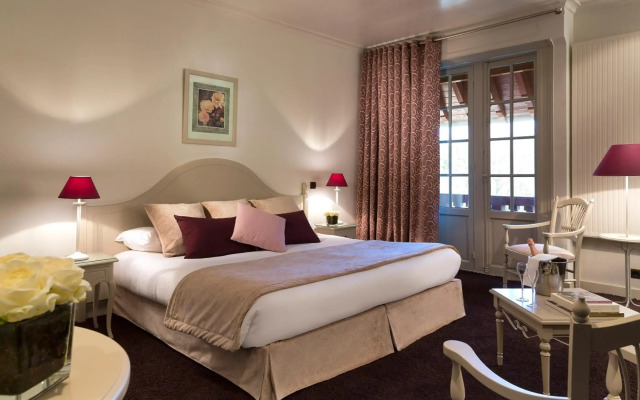 Château Jeanne & the Forest - Château de Montvillargenne