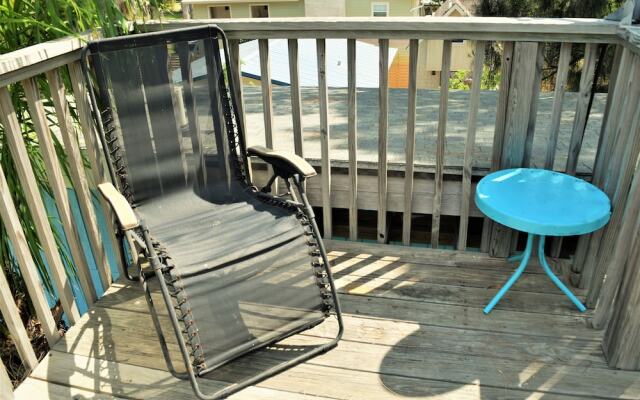 Paradise Cottage On Gulf Street - Three Bedroom Home