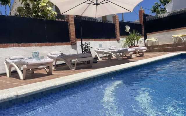 Lovely 10-bed Villa With Private Pool & Garden