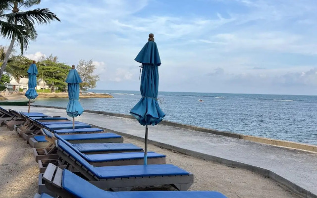 Three Trees Samui Resort - Sarocha Villa