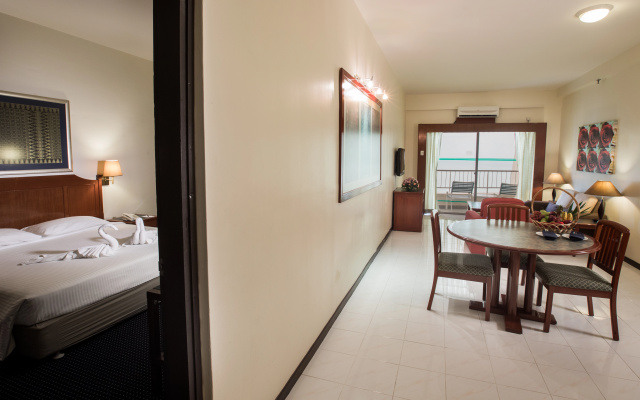 Rainbow Paradise Beach Resort – Guest Rooms – Tanjung Bungah