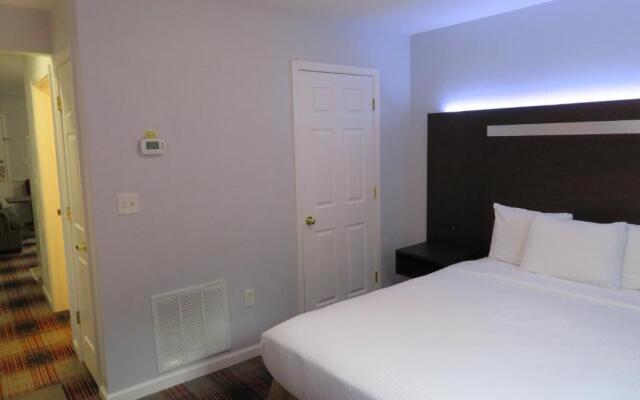 Luxbury Inn & Suites