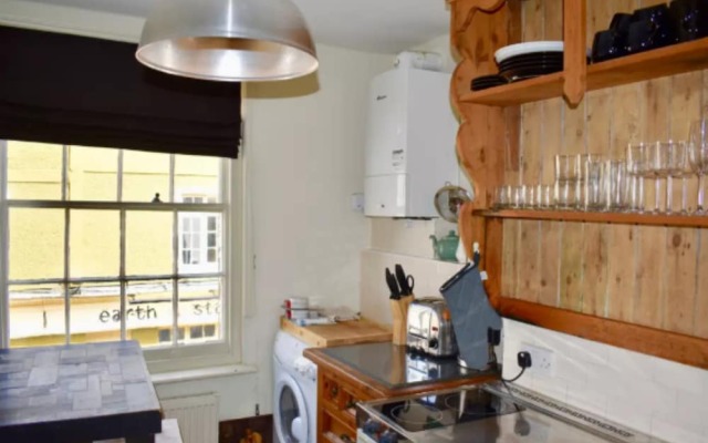2 Bedroom Central Maisonette Apartment