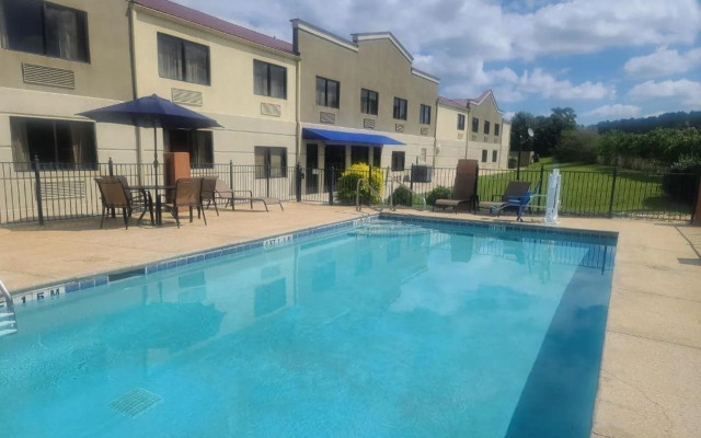 Comfort Inn & Suites Leeds I-20