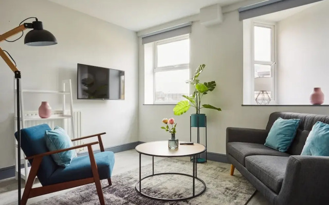 Reading Central Serviced Apartment by Viridian Apartments