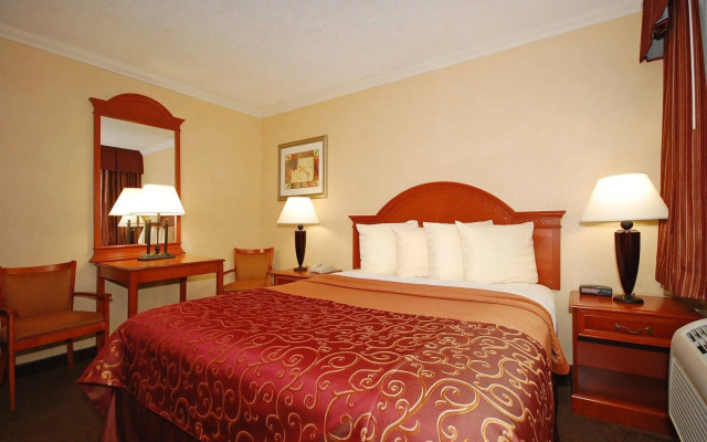Best Western Hollywood Plaza Inn Hotel - Hollywood Walk of Fame LA