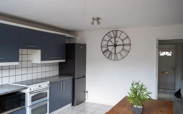 Superb Townhouse Parking 5