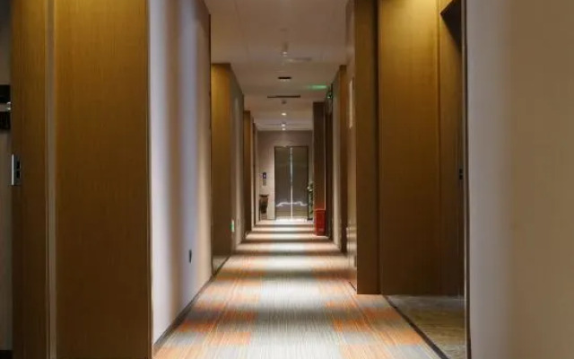 GreenTree Eastern Hotel (Chongqing Jiefangbei Qixinggang Metro Station)