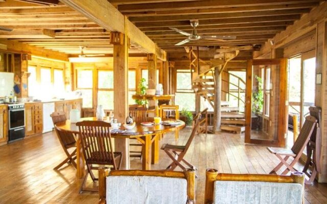Roatan Bed & Breakfast Apartments