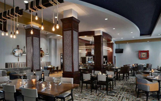 Renaissance Mobile Riverview Plaza Hotel