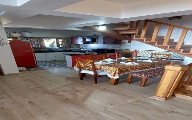 Veenu's Cottage
