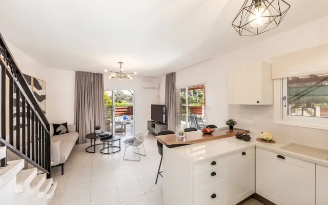 Larnaca Seaside Villa Marina 44