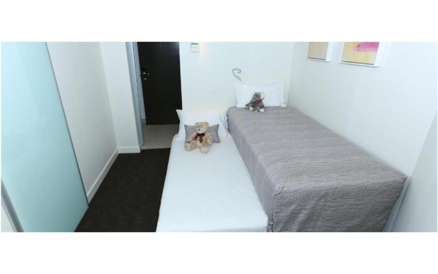 Seahaven Noosa Beachfront Resort – Guest Rooms – Hastings Street