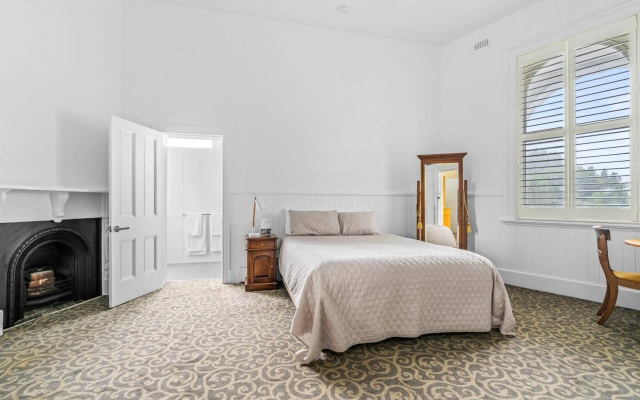 Empire Hotel Queenstown – Guest Rooms – Queenstown