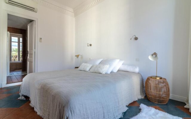 La Guitare 33 - Nice And Spacious 1br Apartment in Center of Cannes, Right Behind Grand Hotel