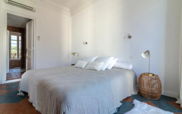 La Guitare 33 - Nice And Spacious 1br Apartment in Center of Cannes, Right Behind Grand Hotel - Hotel in Cannes - Photo 4