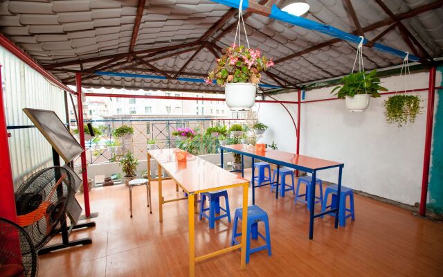 Halong Party Hostel