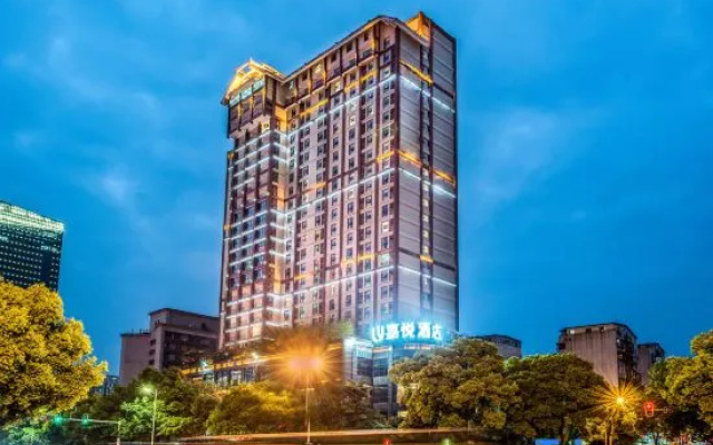 Yichang Lvyue Hotel (AQUA PLAZA& Three Gorges University Shop) – Outside – Yichang