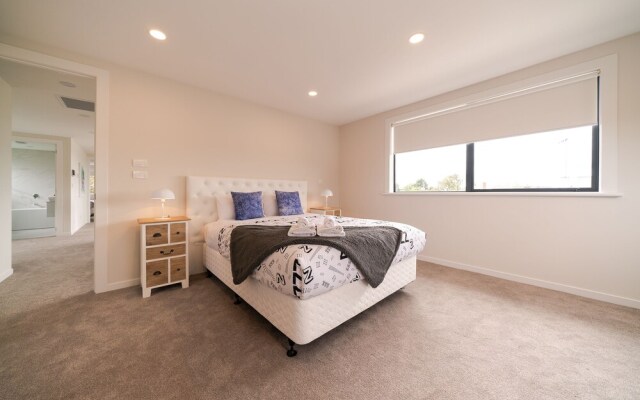 Greenlane Premium 4 Bdrm Vacation Home