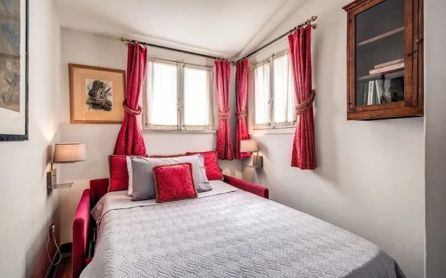 Wonderful Apartment With Balcony In Piazza Margana
