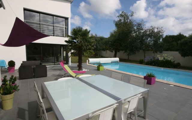 Modern Villa With Private Heated Pool, Located 2 km From the Sandy Beach