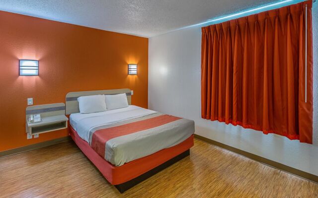 Motel 6 Benbrook, TX - Fort Worth