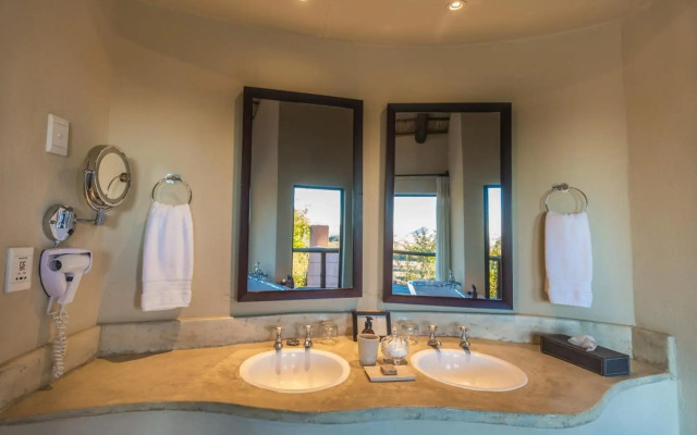 Impodimo Game Lodge
