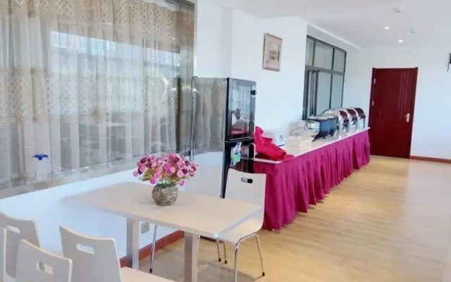 GreenTree Inn West Prefecture Golmud Pedestrian Street Business Hotel