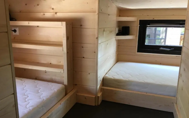 Fraai Tiny House aan het veluwemeer met uitzicht & veranda