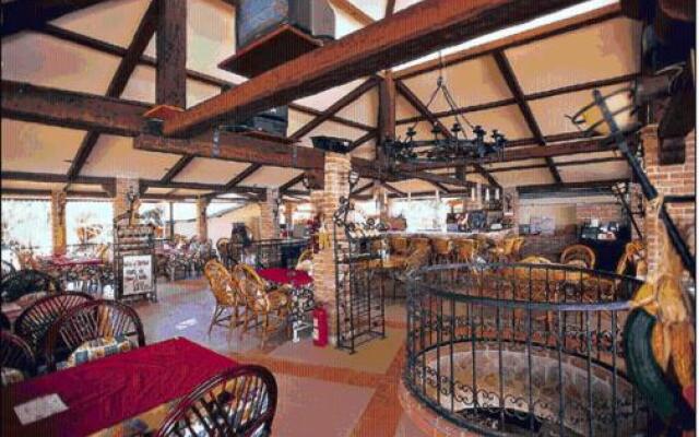 Tropic Beach Club Side