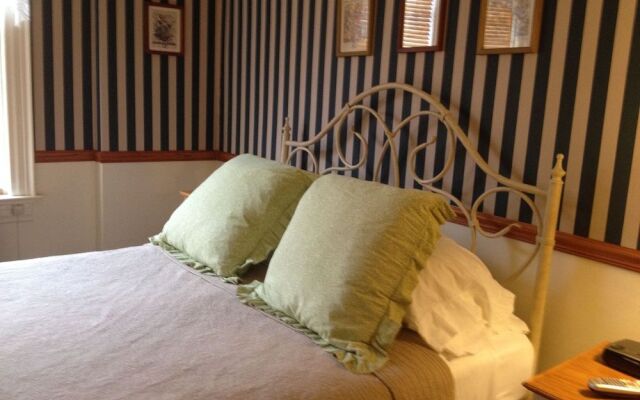 Red Lion Bed & Breakfast