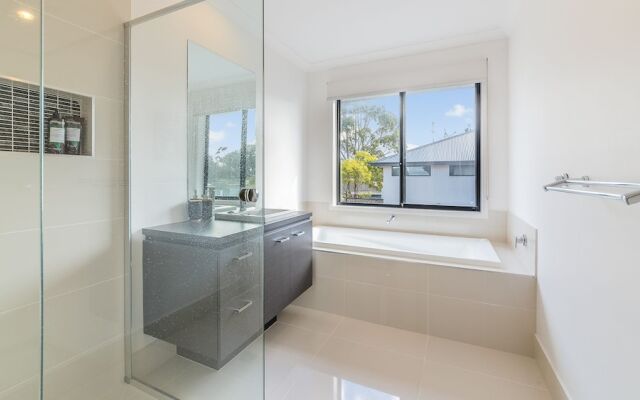 Winona ON Williams - PET Friendly - Free Wifi