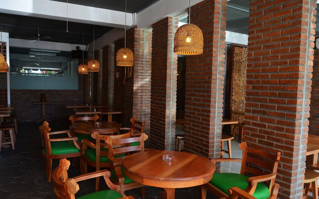 ZEN Rooms Raya Rungkut