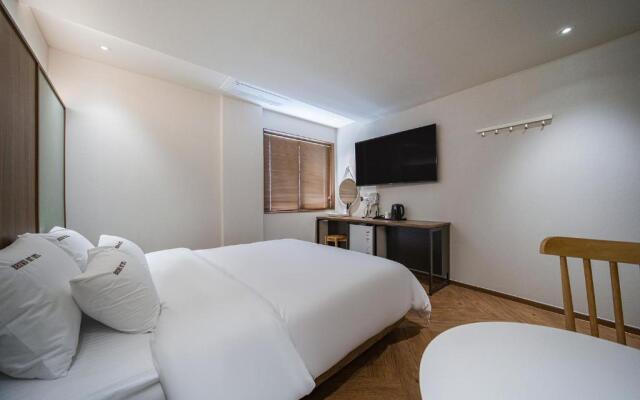 Brown Dot Hotel Eurwangri