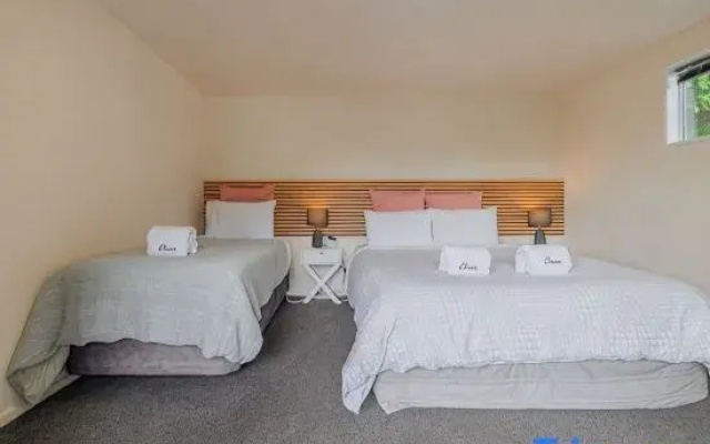 Eclipse Suite for 3 - Parking, Kitchen